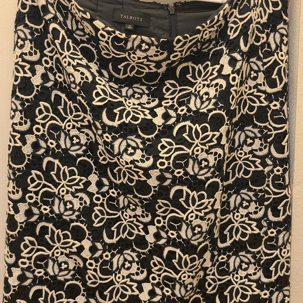 Women’s Black & White Floral design Talbots Skirt